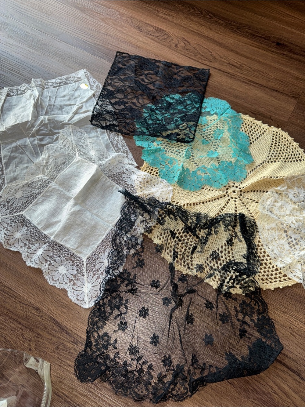 Lace Bundle - Picture 4 of 5